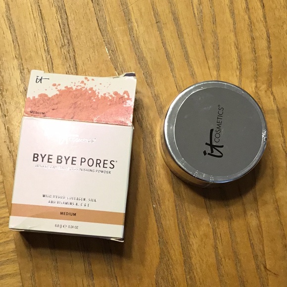 it cosmetics Other - BYE BYE PORES TINTED FINISHING POWDER it cosmetics Other - BYE BYE PORES TINTED FINISHING POWDER